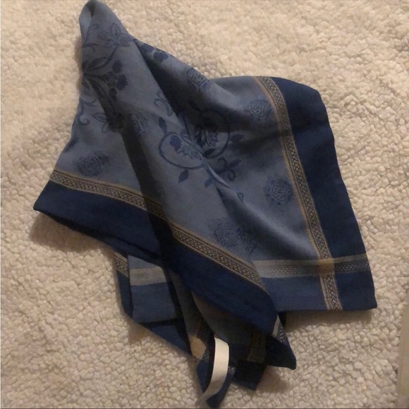 World Market Gorgeous Blue Floral Single Napkin / 100% Cotton / Made in India - Picture 2 of 2